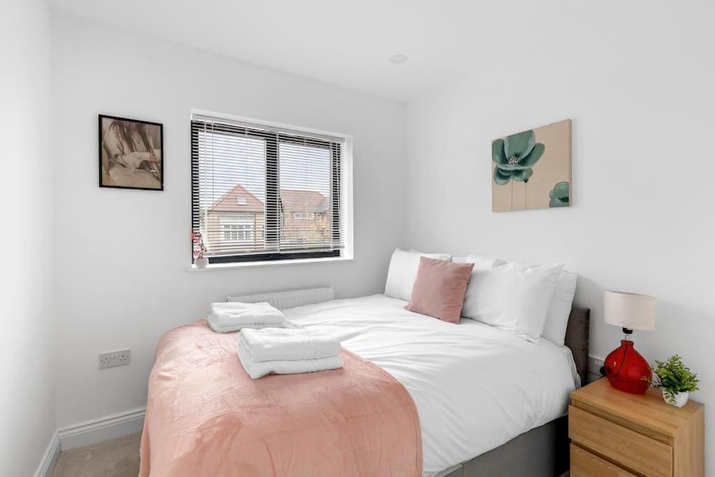 Apartment West Garden Luxury Near Elizabeth Line *
