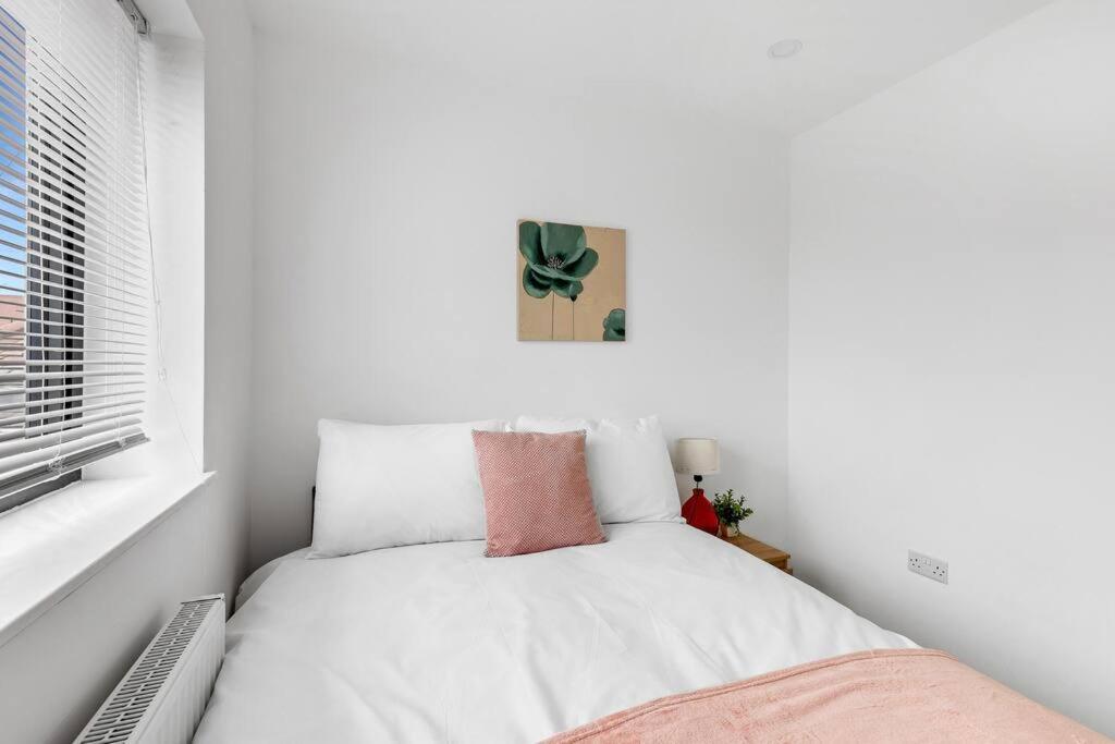 Apartment West Garden Luxury Near Elizabeth Line *
