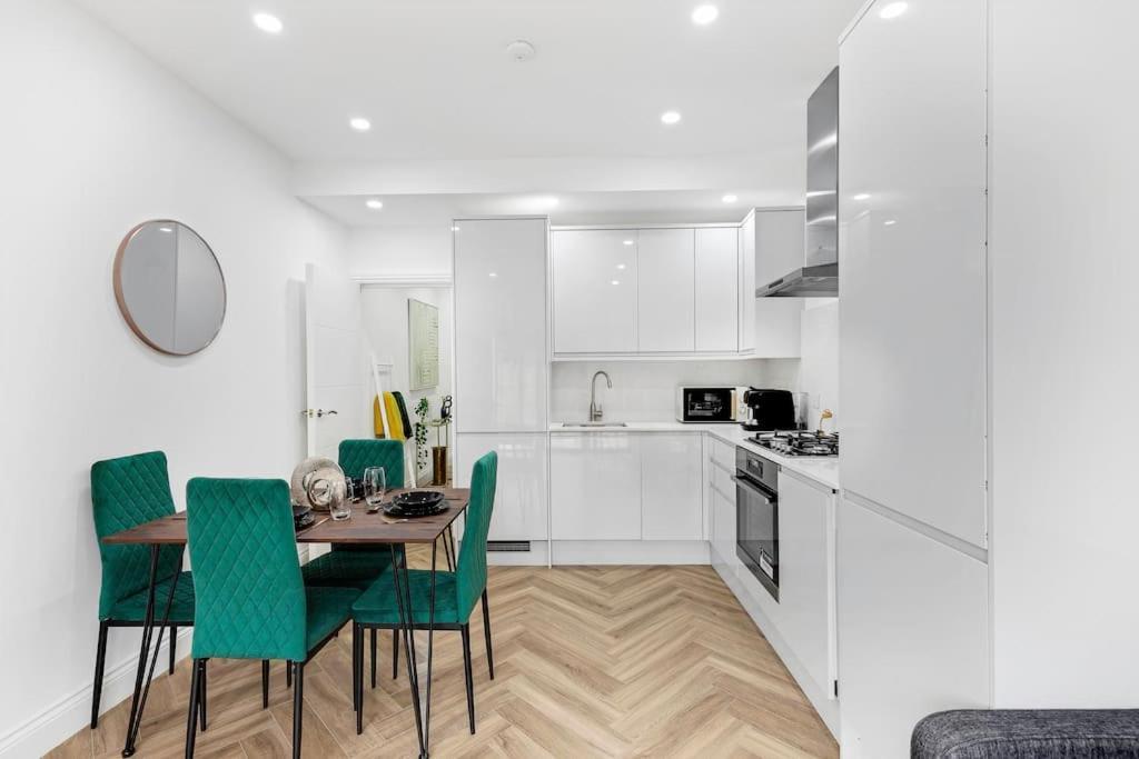 West Garden Luxury Near Elizabeth Line London
