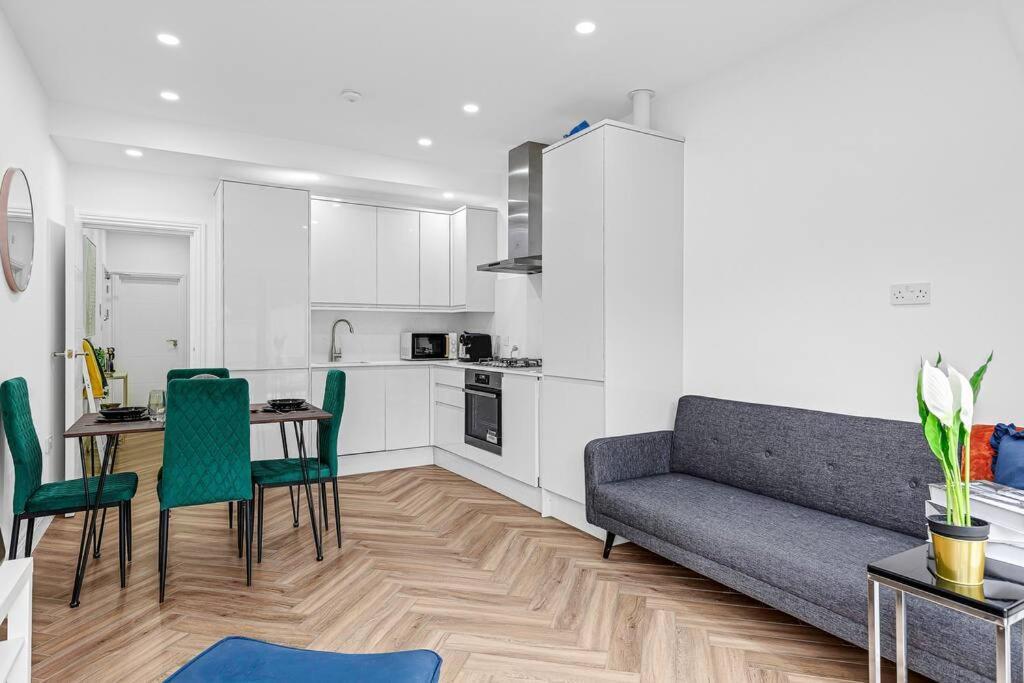 West Garden Luxury Near Elizabeth Line *