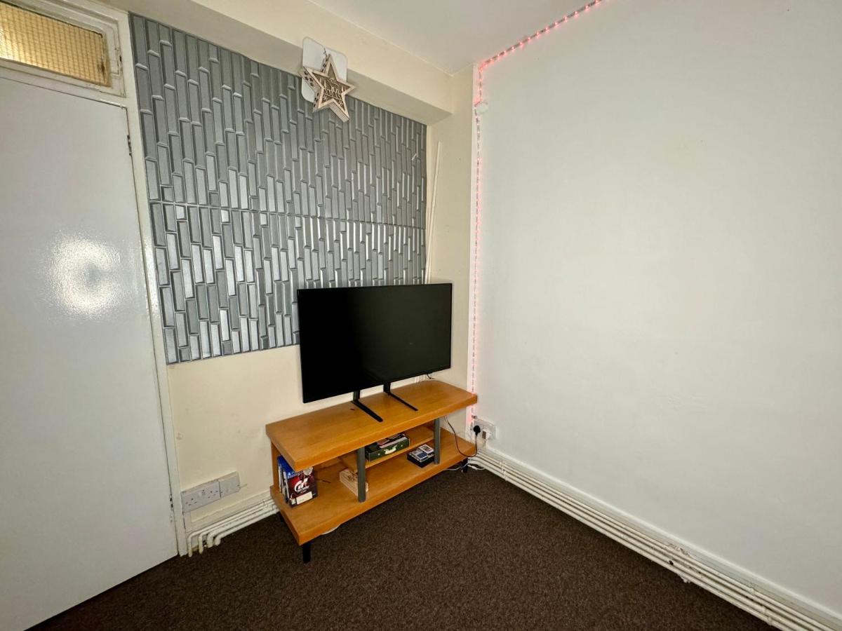 Semay Flat * London