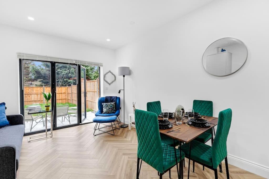 West Garden Luxury Near Elizabeth Line Appartamento Londra