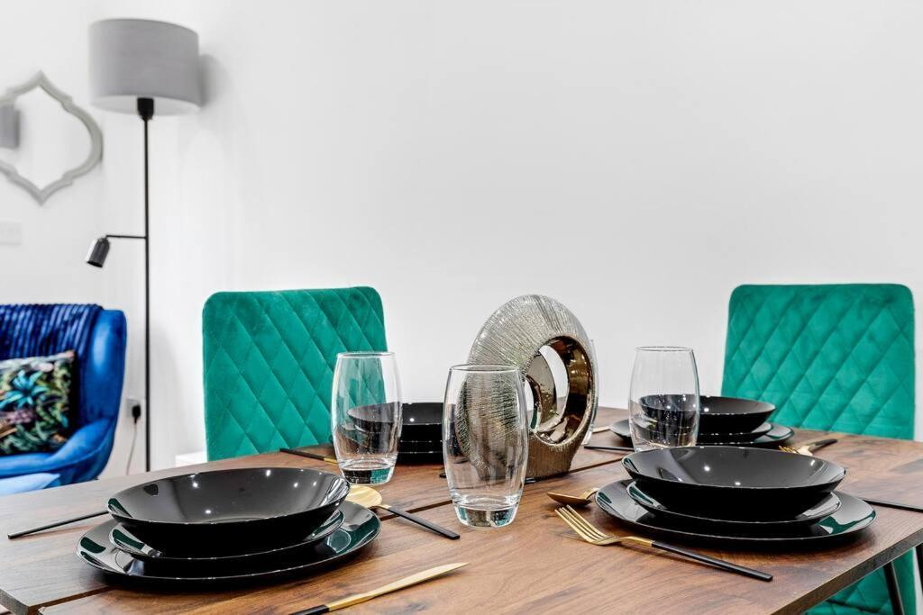 West Garden Luxury Near Elizabeth Line London