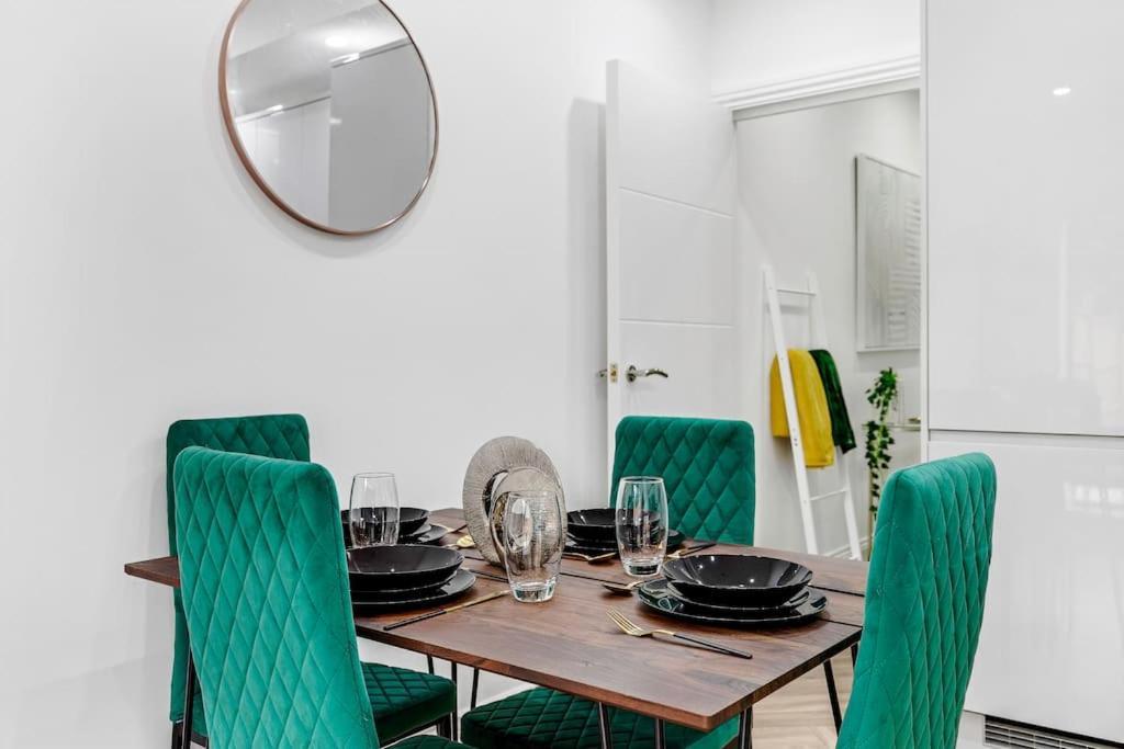 West Garden Luxury Near Elizabeth Line * London