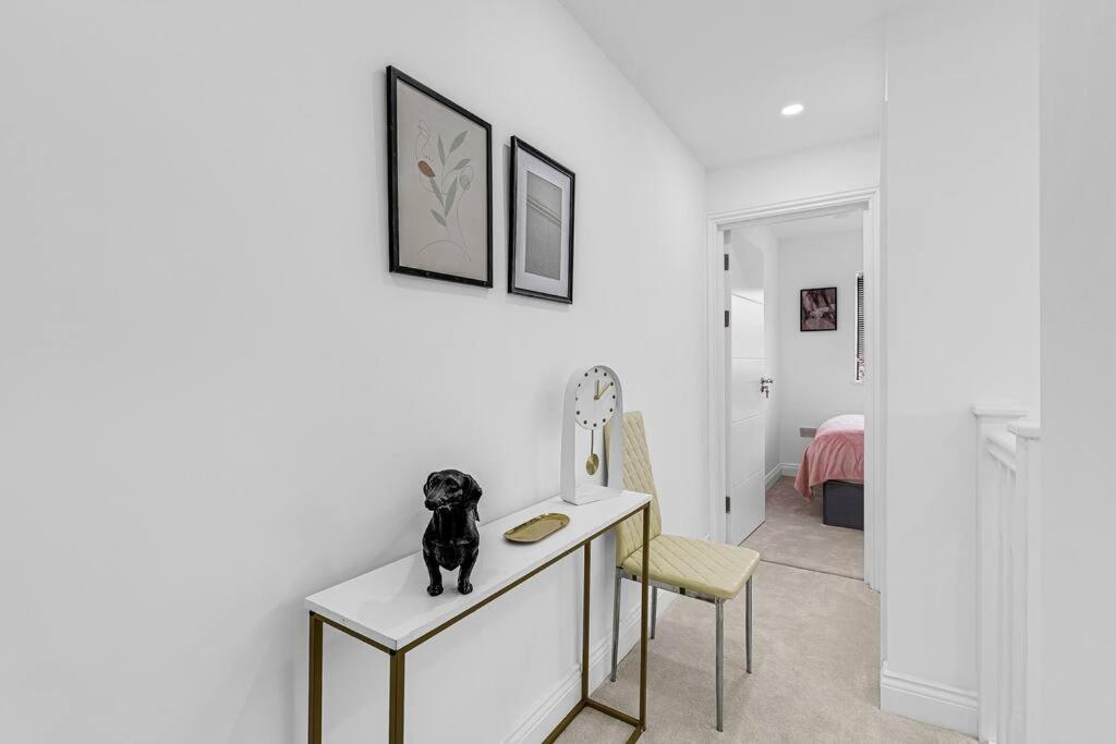 West Garden Luxury Near Elizabeth Line