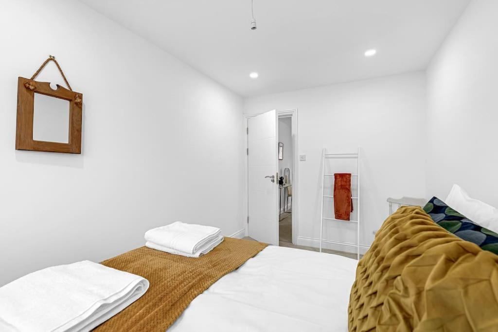 Apartment West Garden Luxury Near Elizabeth Line *
