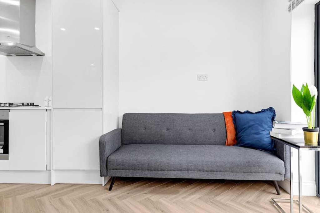 Apartment West Garden Luxury Near Elizabeth Line London