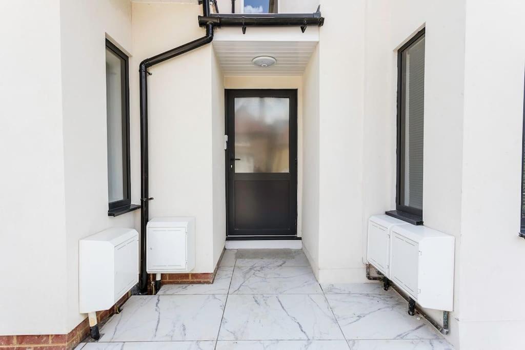 West Garden Luxury Near Elizabeth Line