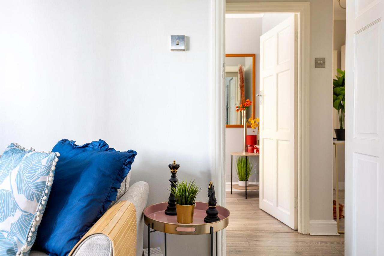 Apartment West Kensington Balcony Flat Beside Queens Club *