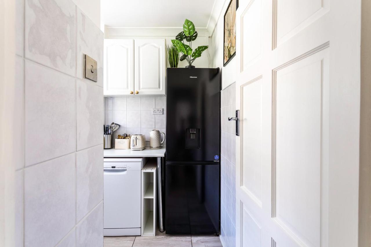 Apartment West Kensington Balcony Flat Beside Queens Club London