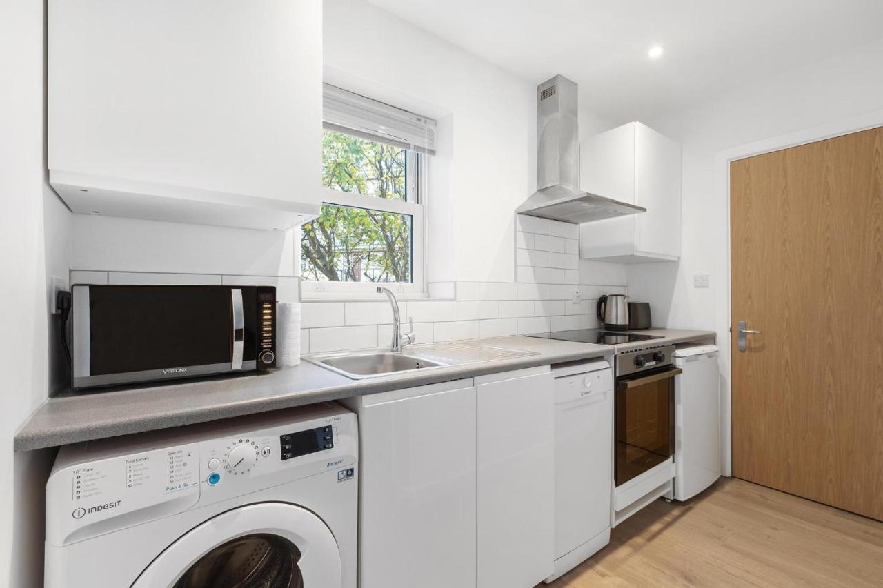 Prime Location Flats Apartment *