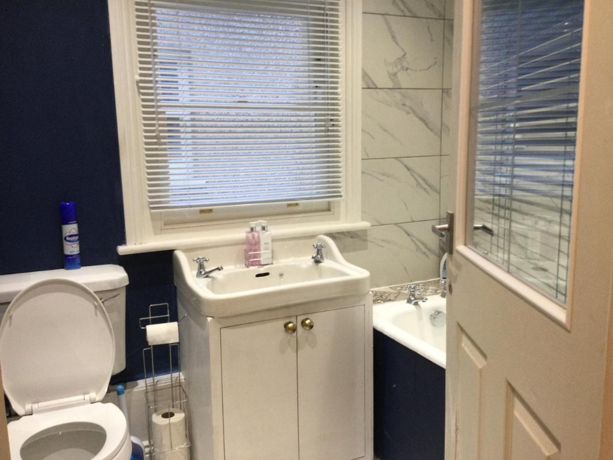 Tdm Bachelot Lettings Ltd * Londres