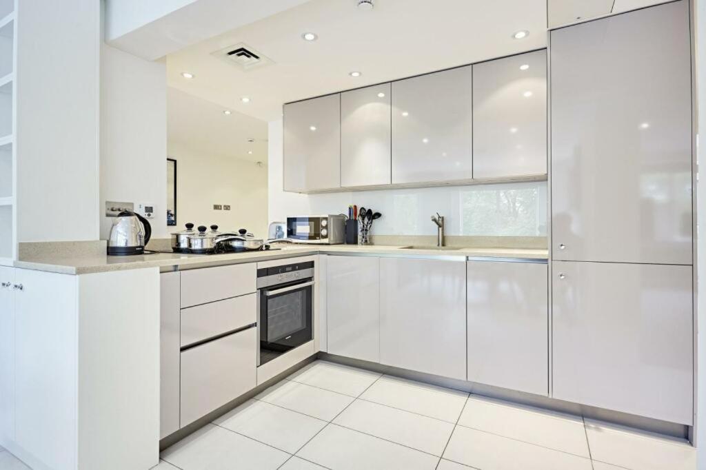 Luxury Large Park Lane Views 1250sqft * Londres