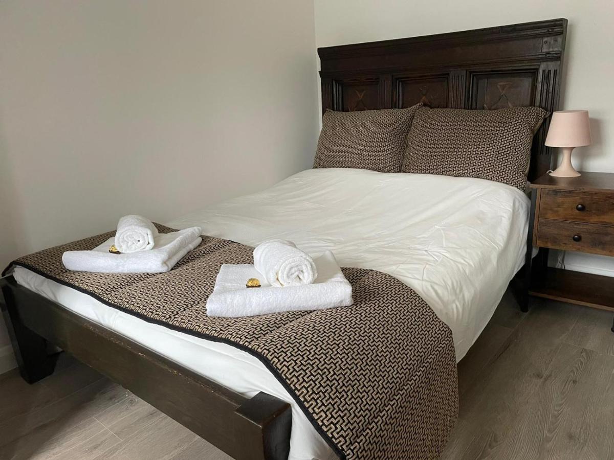 Flat In With Large Patio Apartment *