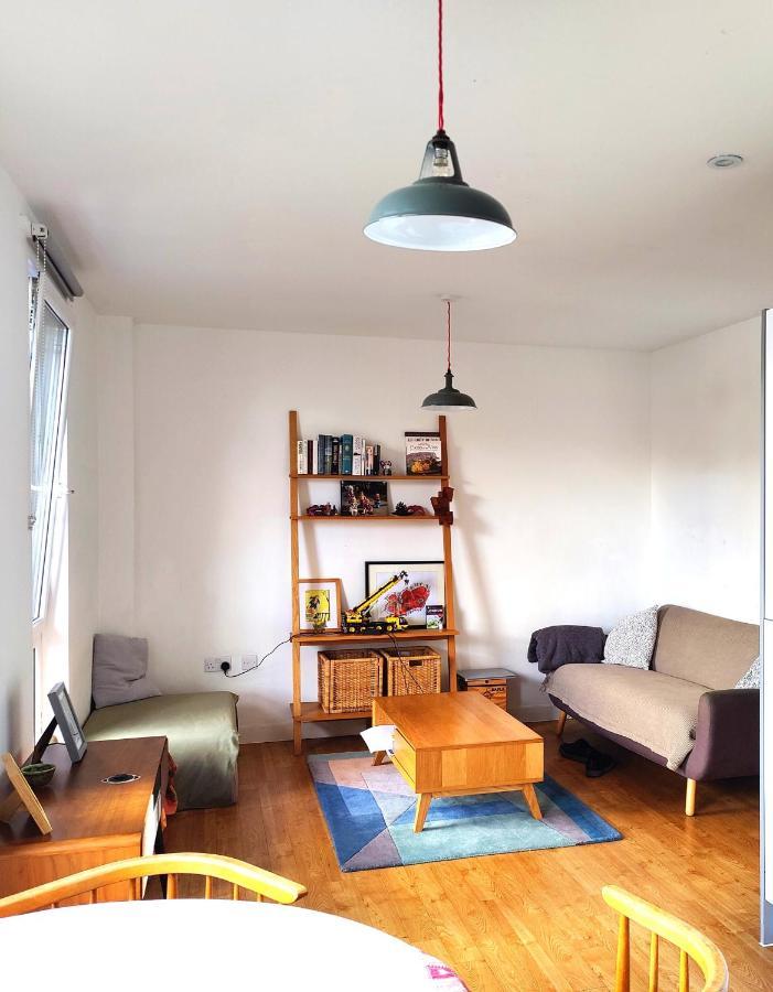 Homely Duplex: East End Rooftop Retreat Near Victoria Park