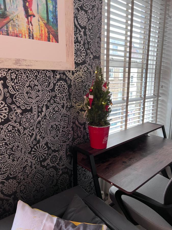 Apartment Flat In With Large Patio *