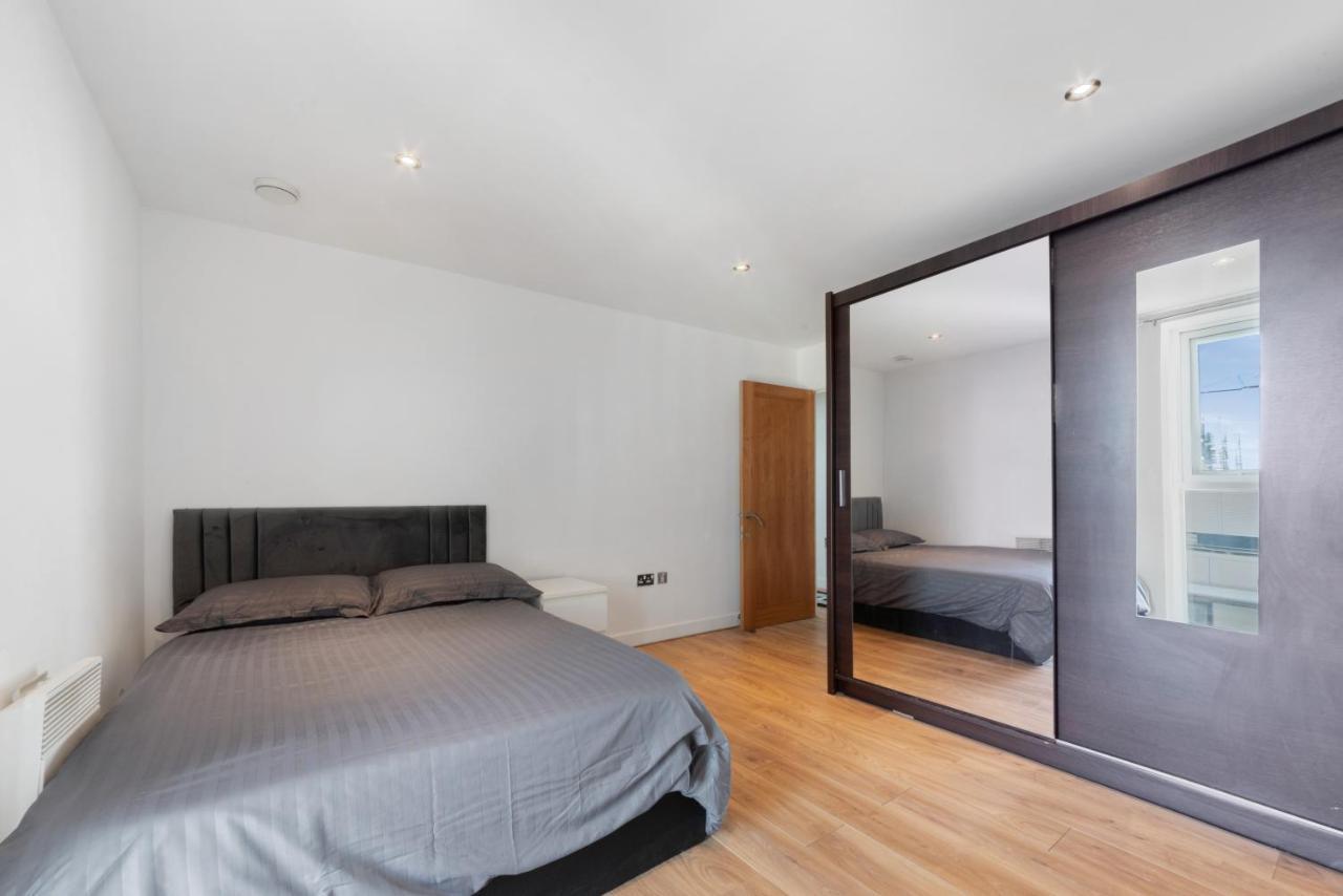 Excel 3 Bedroom Near City Airport And O2 Arena Londen
