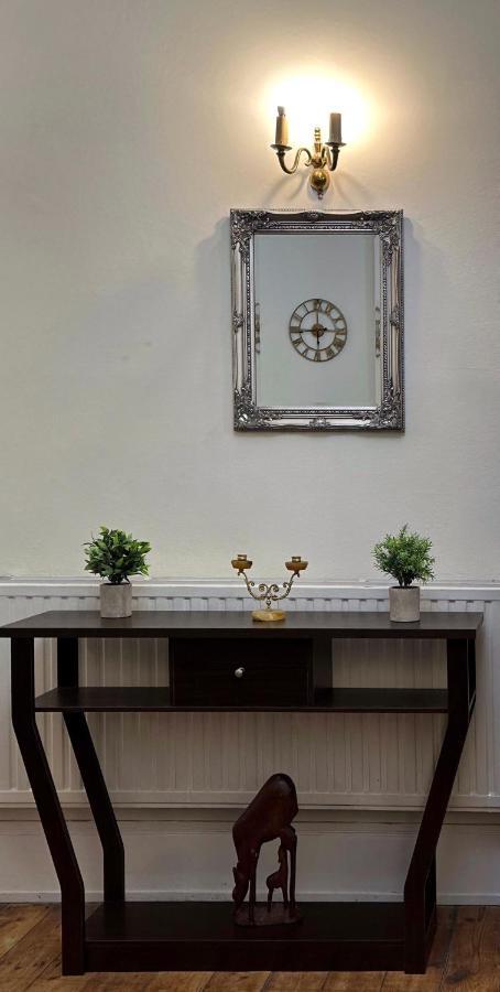 Apartment Hannah Place Near Finsbury Park - 4 Double Beds, Ideal For Families, Max 8 People London