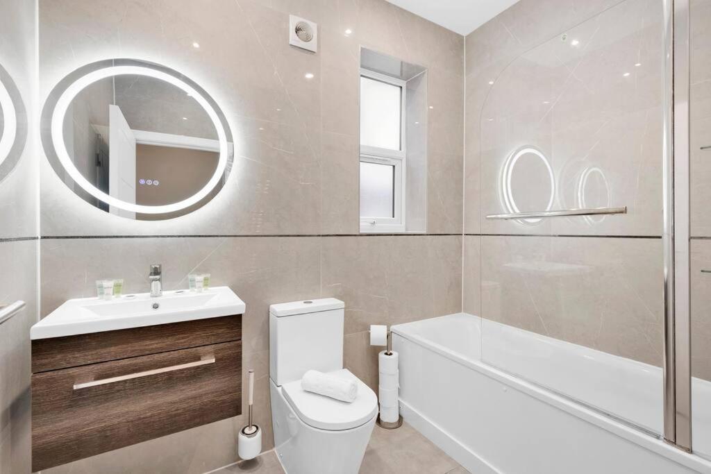 Stunning And Extremely Spacious 1bed Flat In Tooting Appartement Londen