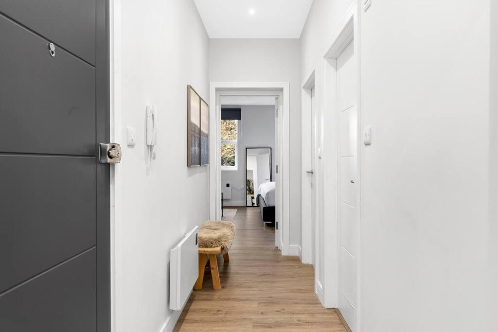 Stunning And Extremely Spacious 1bed Flat In Tooting * Londen