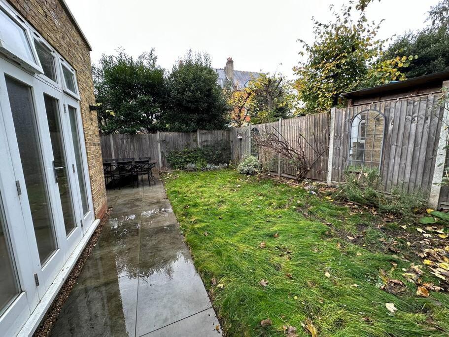 2 Bed Garden - Piccadilly Line Lägenhet *