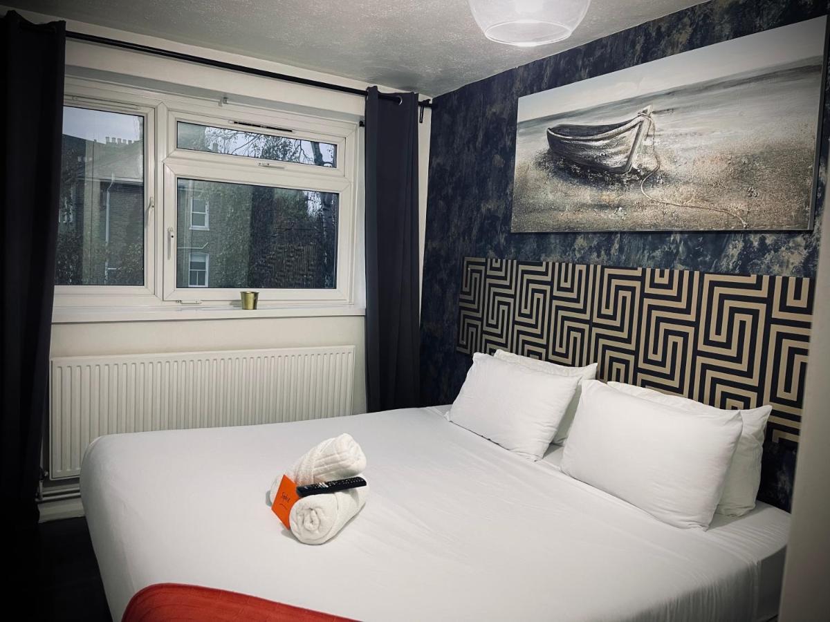 Privatunterkunft R2 Superking Sized Bed & 65