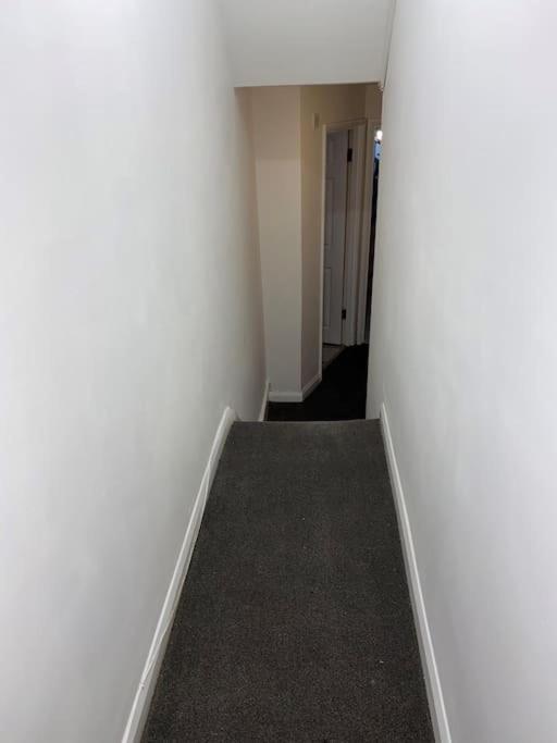 Entire 2 Bed Flat 10 Mins To Central Apartment