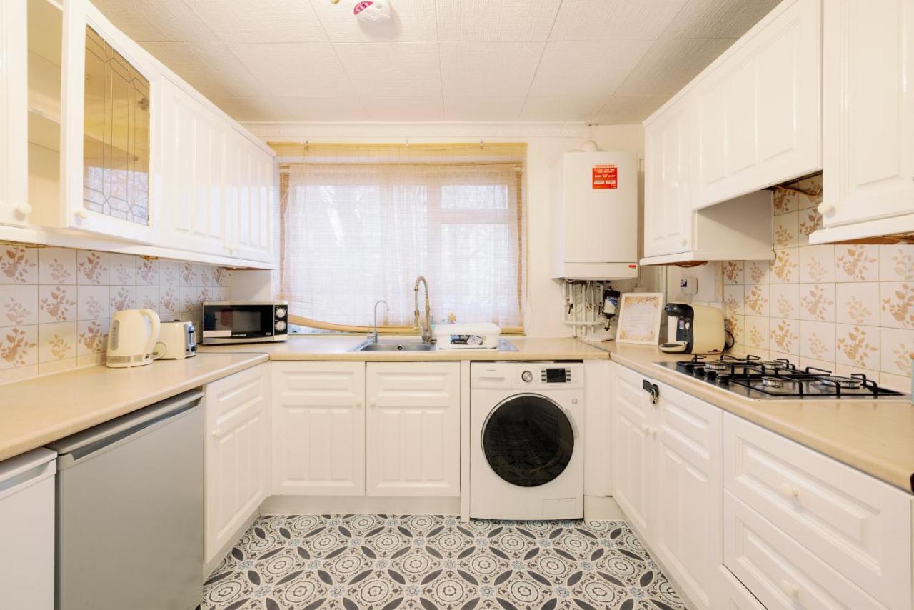 Near Excel, Stratford And Canary Wharf * Londra