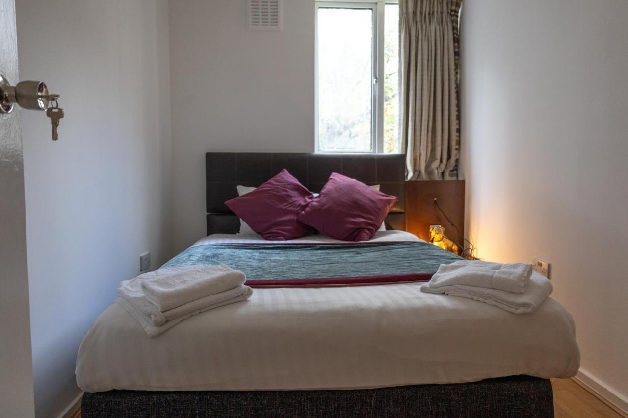 - 4 Bed - Sleeps 8 - Garden - Pet Friendly * London
