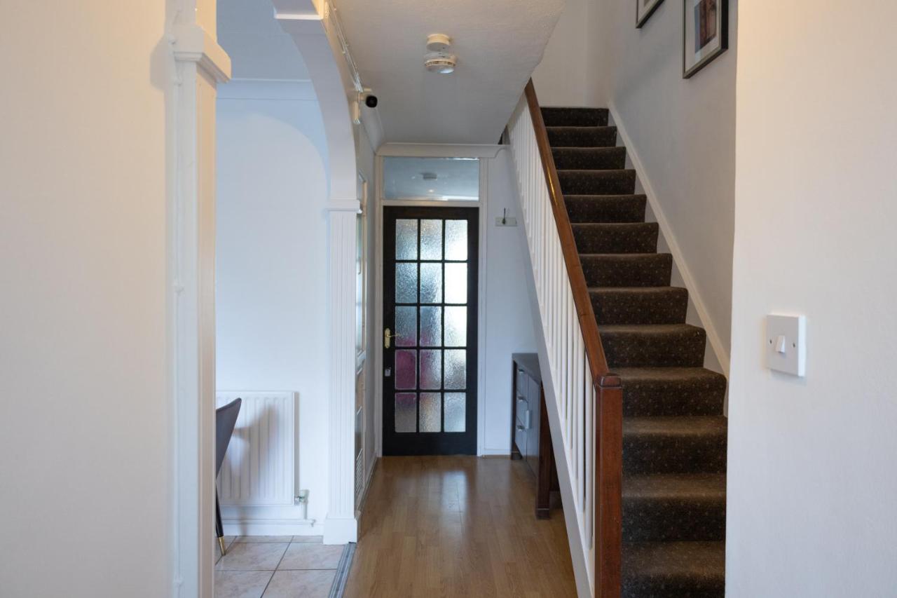 Semesterbostad - 4 Bed - Sleeps 8 - Garden - Pet Friendly *