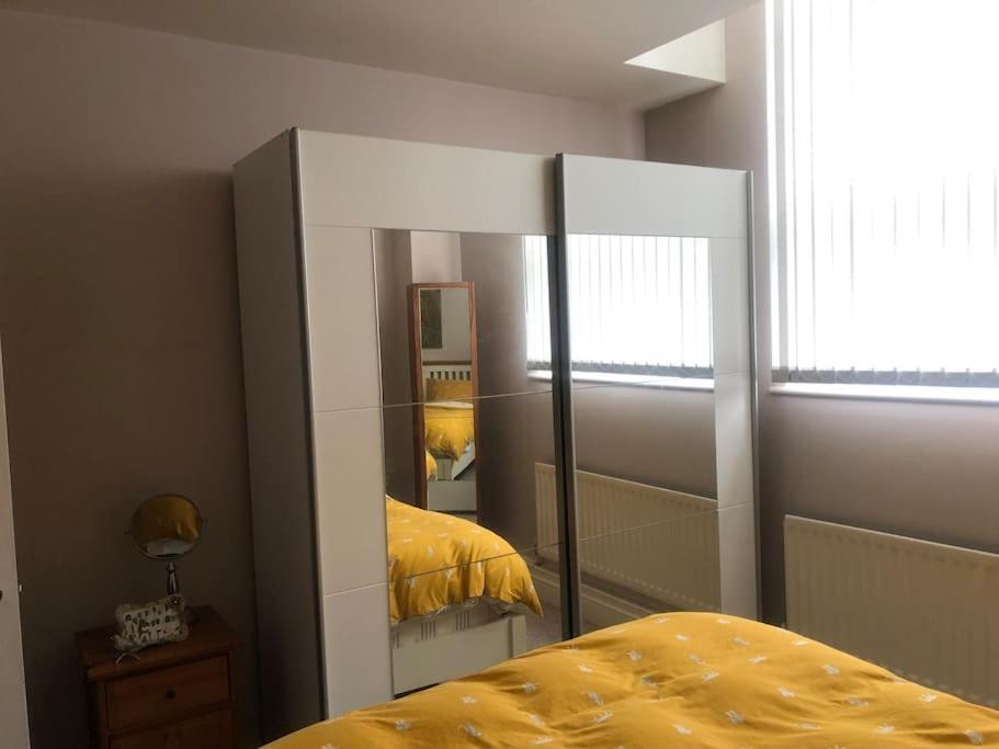 Flat In Blue Plaque Building Apartment London