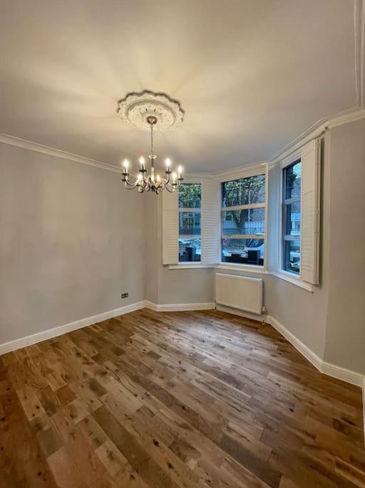 Vakantiehuis A Beautiful Terraced House In Central *