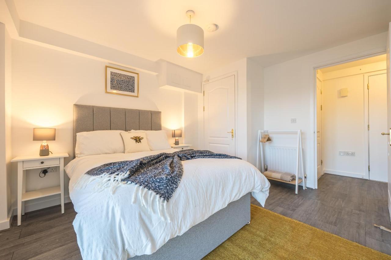 Nino Capital - Victoria Apartment London
