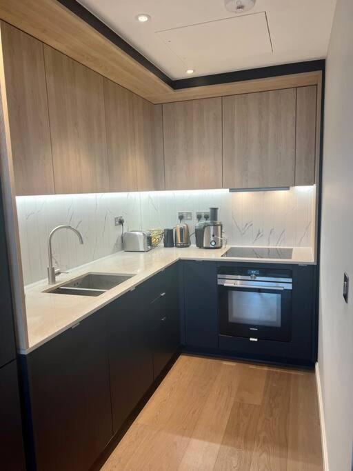 New 1br Wstunning View, 5 Min Vauxhall St Londen