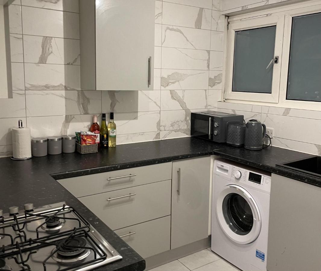 Walk To Lcy Airport Excel Dlr 1br Flat Londen