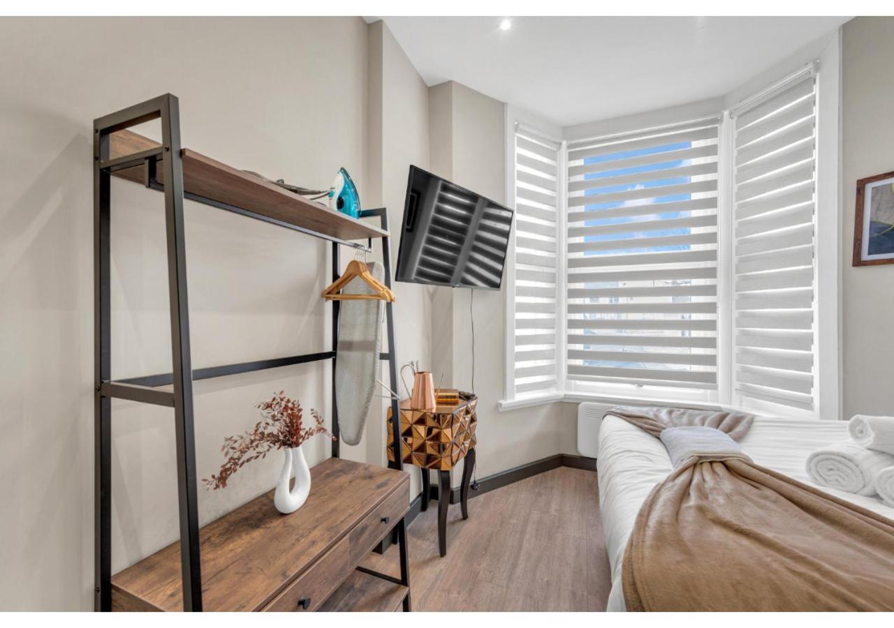 Escape The Ordinary: Cozy And Charming Apartment London