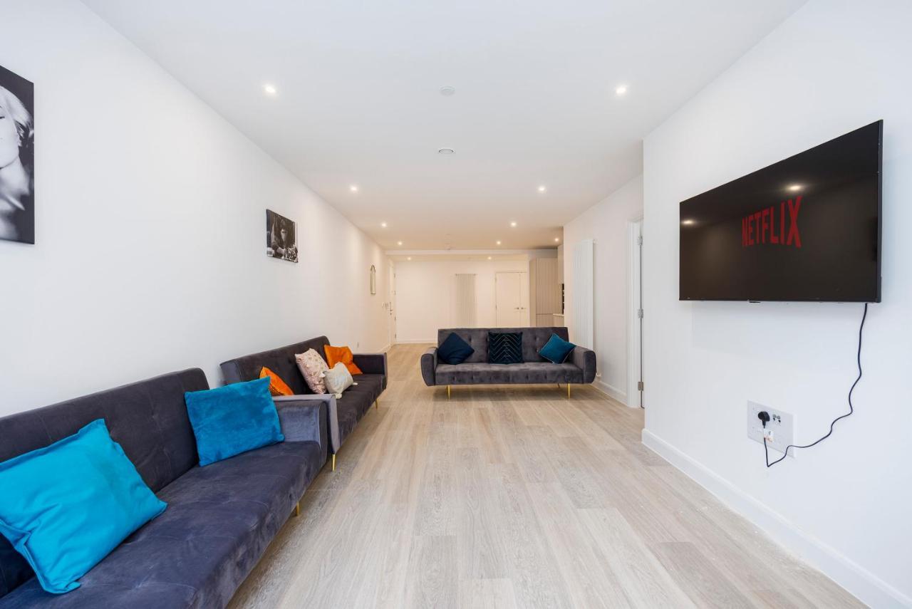 2&3 Bedrooms Near Excel - Modern Spacious For Larger Groups Apartment London
