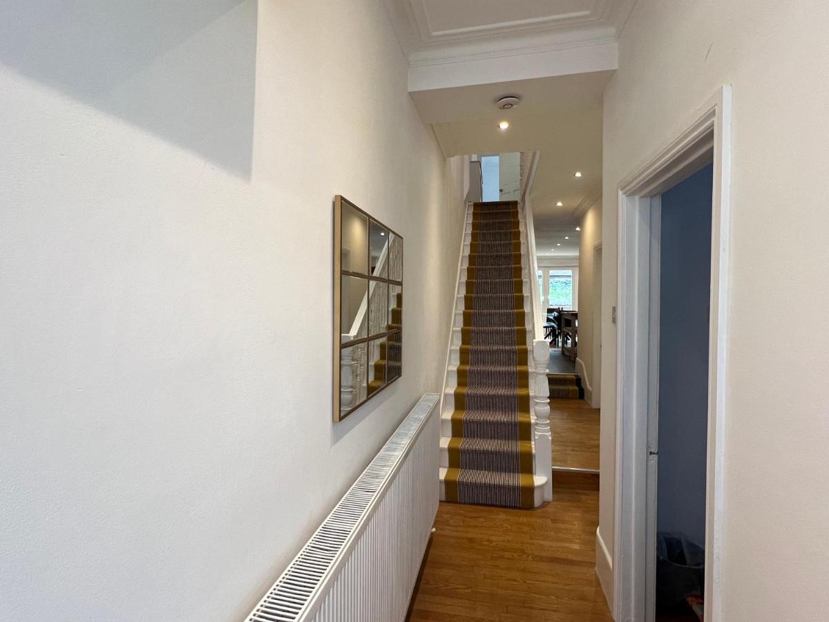 4 Bed House 10 Min Walk To Tube Londen