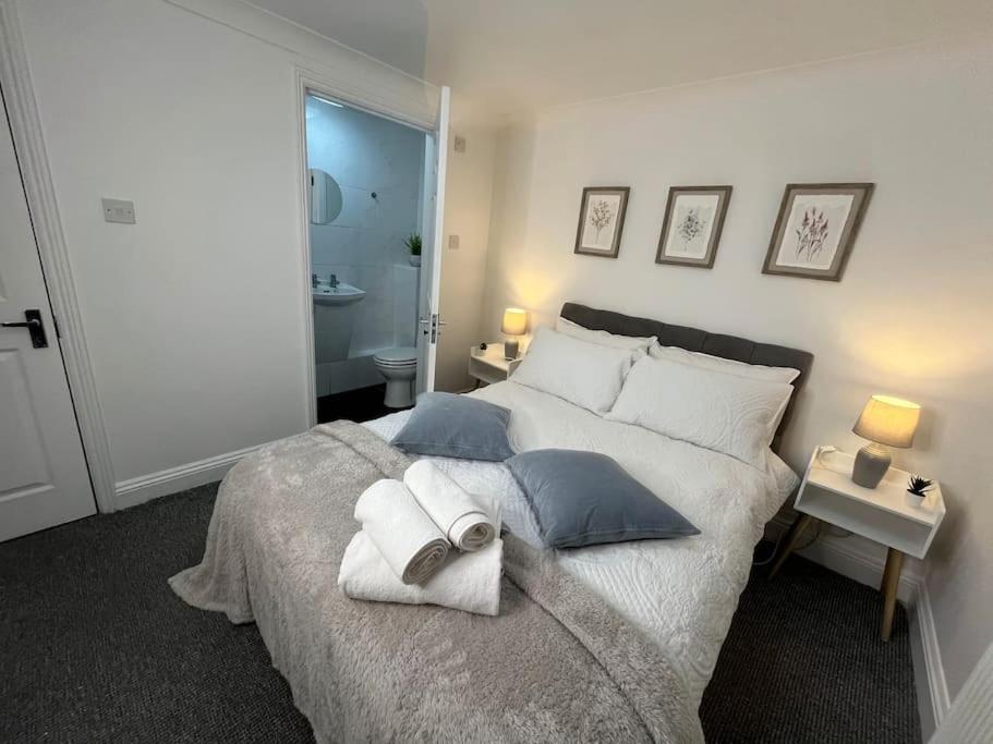 Appartamento Modern & Stylish Haven In Heart Of Londra