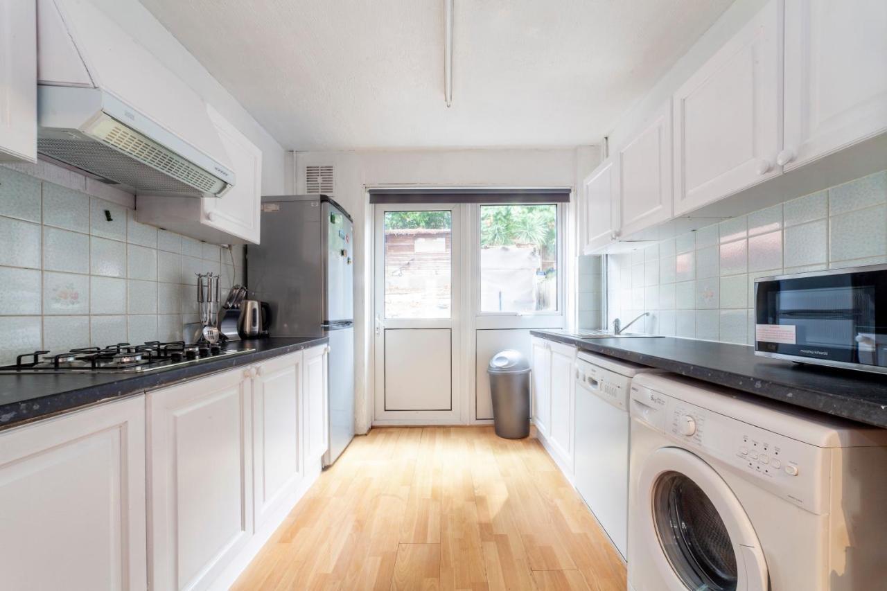 Stunning 3 Bed House With Private Garden, Woolwich Vakantiehuis Londen