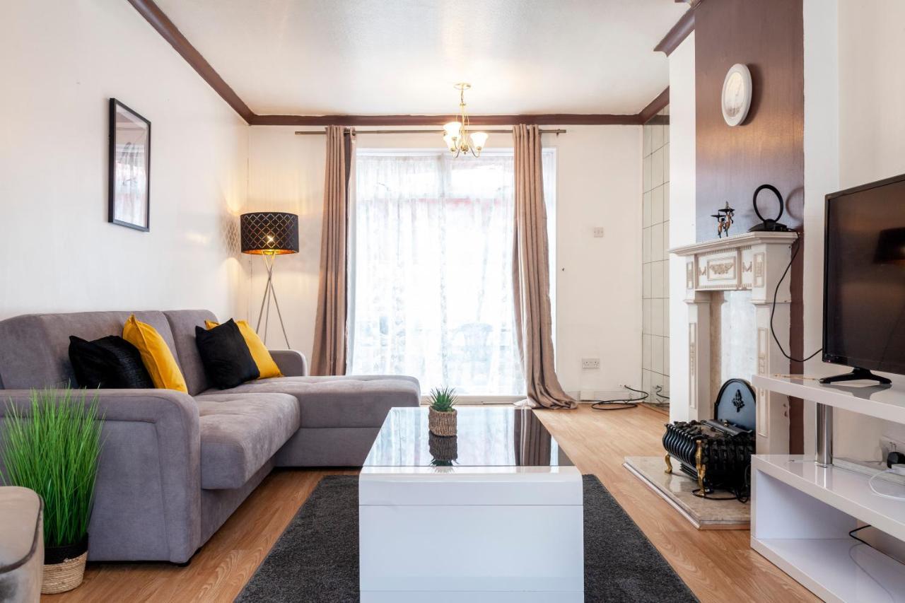 Stunning 3 Bed House With Private Garden, Woolwich Casa vacanze Londra