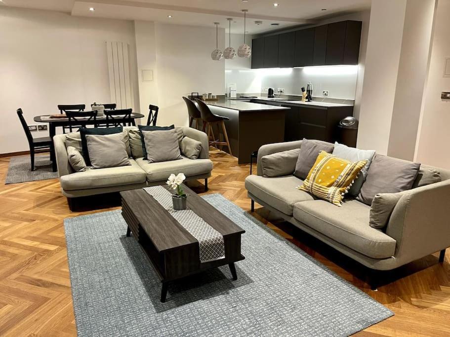 The Penthouse By Condokeeper Lejlighed London
