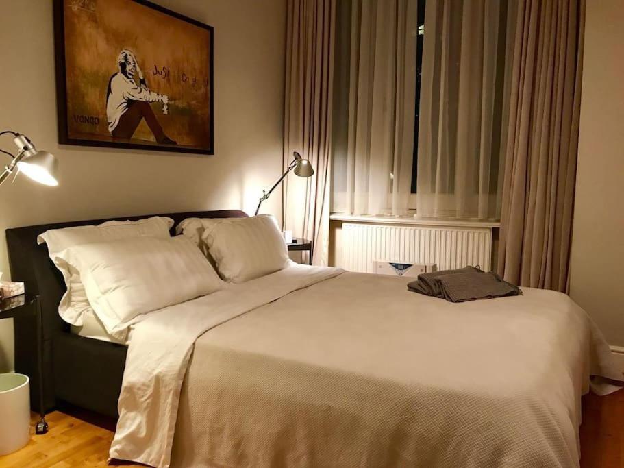 Stunning 2 Bed/2bath Flat In Heart Of Kensington Apartment