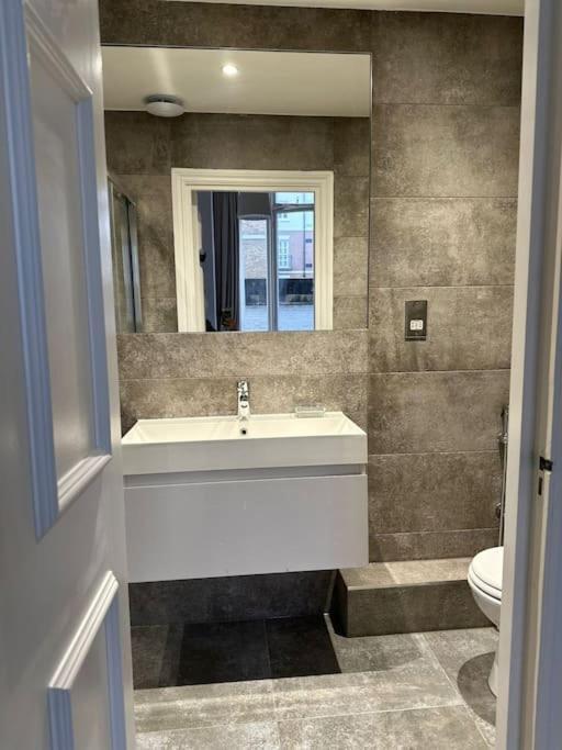 Apartment Stunning 2 Bed/2bath Flat In Heart Of Kensington