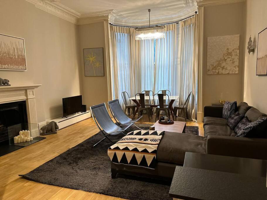 Stunning 2 Bed/2bath Flat In Heart Of Kensington * London