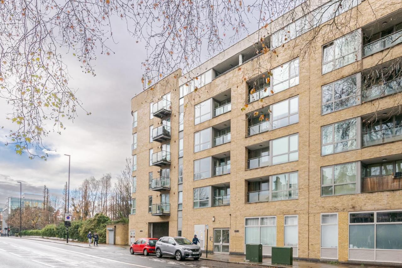 Apartment Stylish 2 Bedroom With Ac In Chiswick