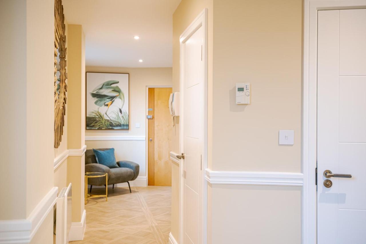 Stylish 2 Bedroom With Ac In Chiswick Apartment *