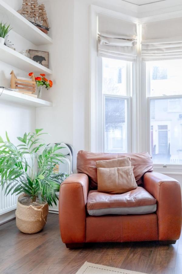 Radiant And Roomy 2bd Flat - Fulham! Appartement
