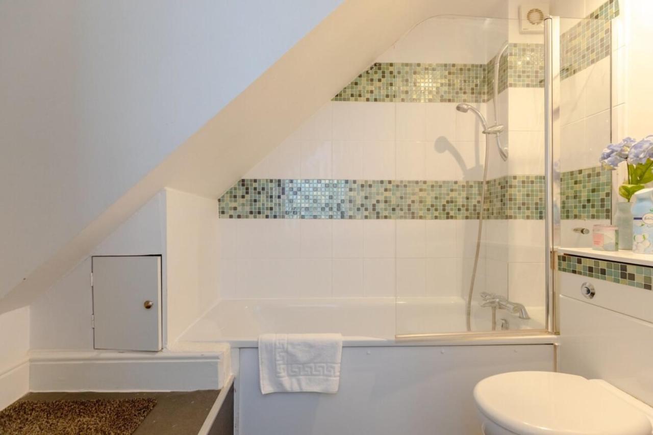 Radiant And Roomy 2bd Flat - Fulham! *