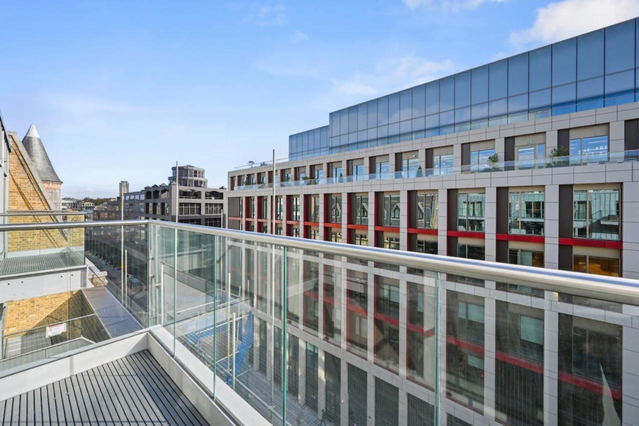 Apartment Sleek 2bd Flat Wterrace - 2 Mins From Farringdon!